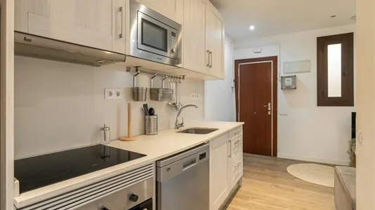 Rooms in Barcelona Ciutat Vella - photo 8