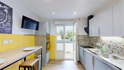 Room for rent in Saint-Julien-en-Genevois, Auvergne-Rhône-Alpes