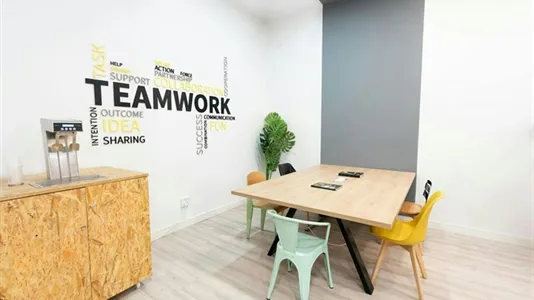 Rooms in Barcelona Ciutat Vella - photo 5