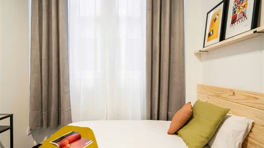 Rooms in Madrid Centro - photo 2