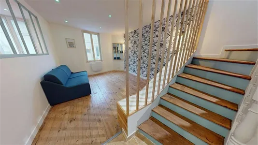 Houses in Angoulême - photo 1