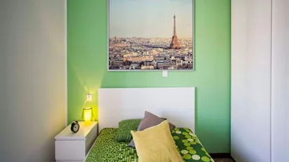 Room for rent in Milano Zona 8 - Fiera, Gallaratese, Quarto Oggiaro, Milan