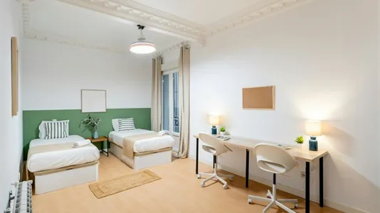 Rooms in Madrid Chamberí - photo 2