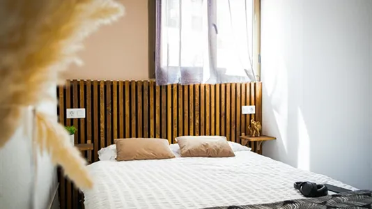 Rooms in Barcelona Ciutat Vella - photo 5