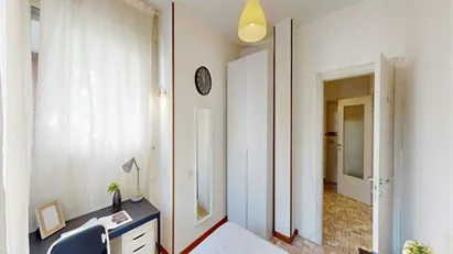 Room for rent in Milano Zona 6 - Barona, Lorenteggio, Milan