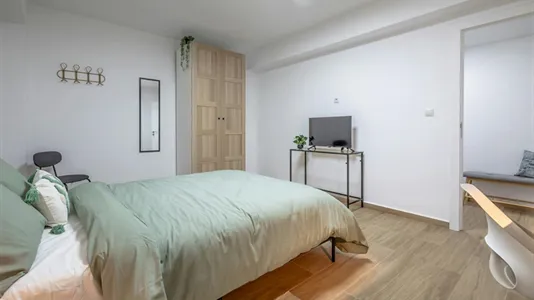 Rooms in el Camí de Vera - photo 2