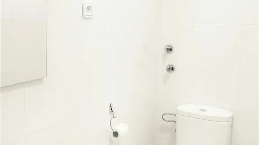 Rooms in Barcelona Ciutat Vella - photo 5