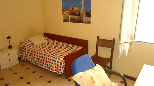 Rooms in Córdoba - photo 4