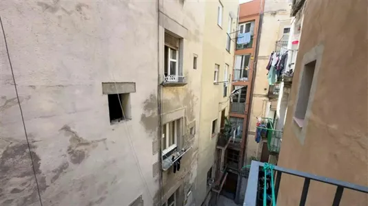 Rooms in Barcelona Ciutat Vella - photo 7