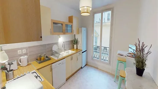 Rooms in Paris 8ème arrondissement - photo 7