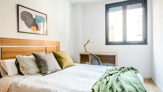 Rooms in Barcelona Sants-Montjuïc - photo 2