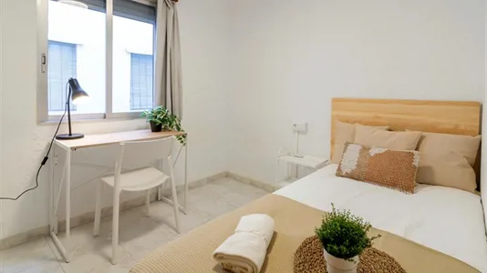Rooms in el Camí de Vera - photo 2
