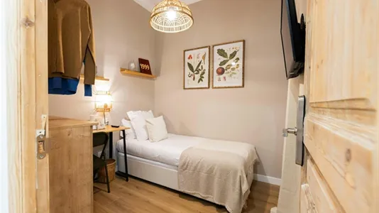 Rooms in Barcelona Eixample - photo 1