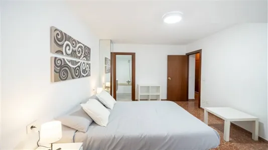 Rooms in la Fontsanta - photo 5