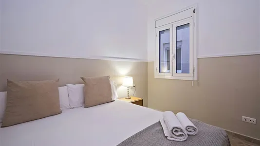Rooms in Barcelona Ciutat Vella - photo 7