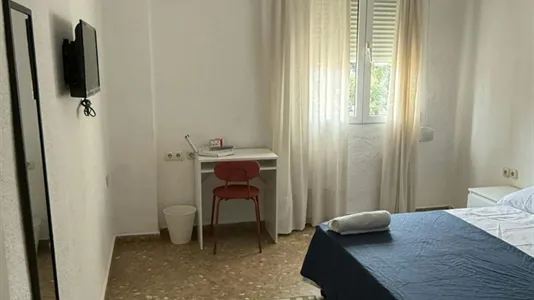 Rooms in Málaga - photo 3