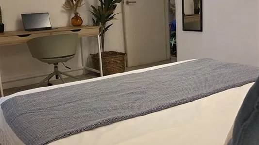 Rooms in Barcelona Eixample - photo 8