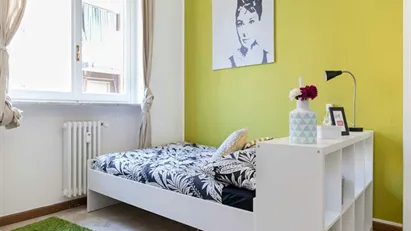 Room for rent in Buccinasco, Lombardia