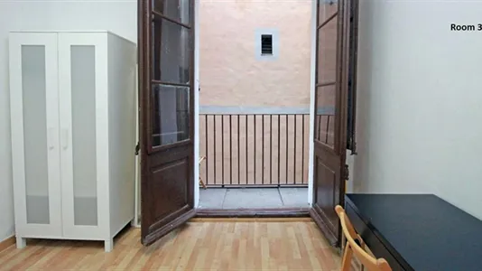 Rooms in Barcelona Ciutat Vella - photo 4