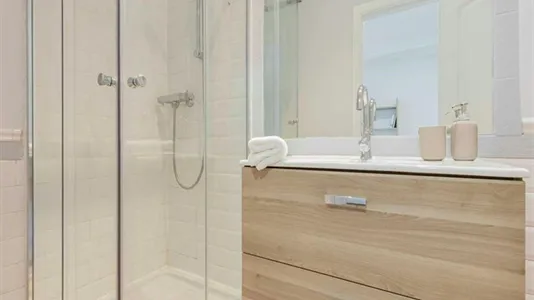 Rooms in Madrid Centro - photo 8