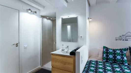 Rooms in Barcelona Ciutat Vella - photo 5