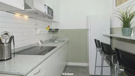 Rooms in Barcelona Ciutat Vella - photo 7