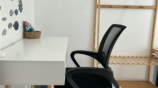 Rooms in Barcelona Ciutat Vella - photo 8