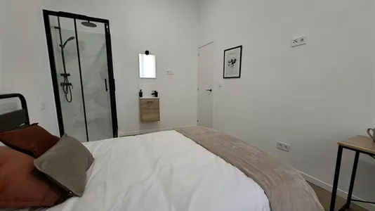 Rooms in Madrid Centro - photo 10