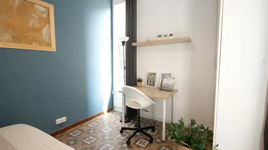 Rooms in Barcelona Ciutat Vella - photo 5