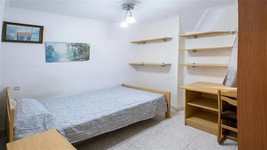 Rooms in el Camí de Vera - photo 2