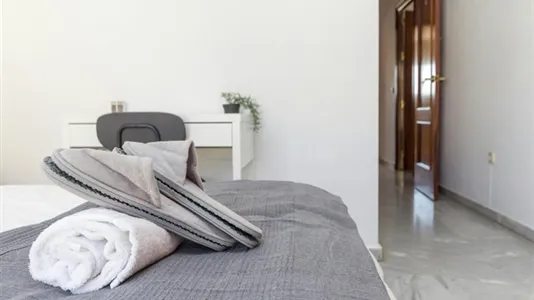 Rooms in Málaga - photo 9