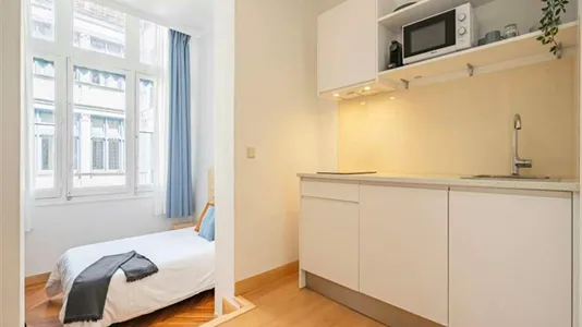 Rooms in Madrid Centro - photo 9