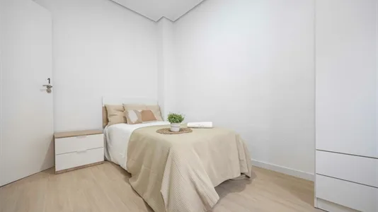 Rooms in el Camí de Vera - photo 3