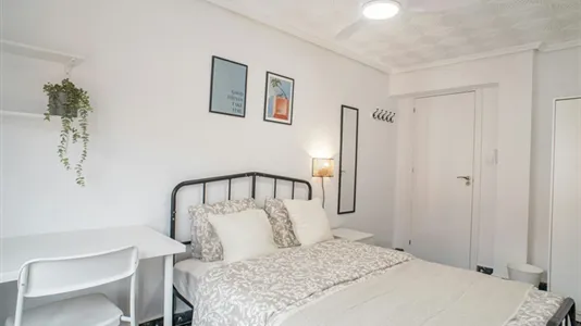 Rooms in Tavernes Blanques - photo 3