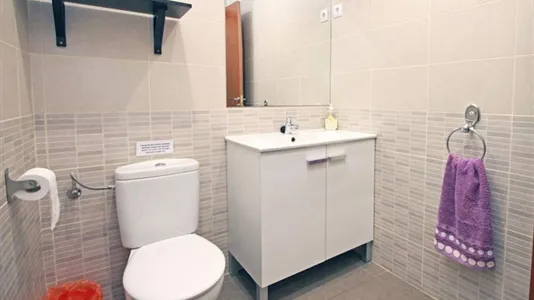 Rooms in Barcelona Ciutat Vella - photo 8