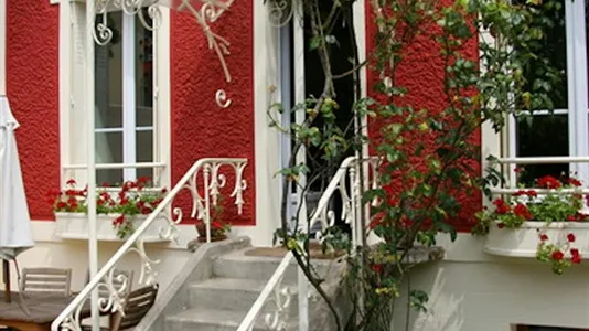 Houses in Boulogne-Billancourt - photo 1