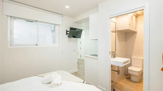 Rooms in Málaga - photo 4