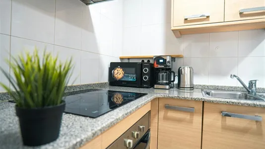 Rooms in Barcelona Ciutat Vella - photo 10