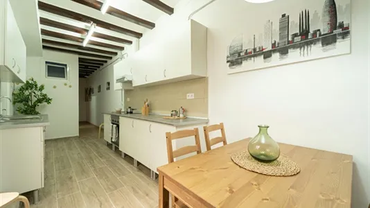 Rooms in Barcelona Ciutat Vella - photo 10