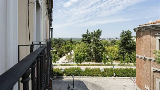 Rooms in Madrid Centro - photo 8