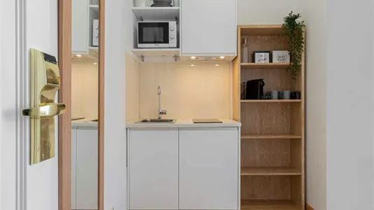 Rooms in Madrid Centro - photo 8