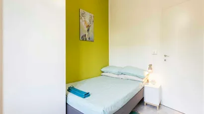 Room for rent in Milano Zona 6 - Barona, Lorenteggio, Milan