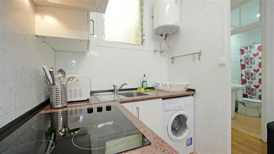 Rooms in Barcelona Ciutat Vella - photo 10