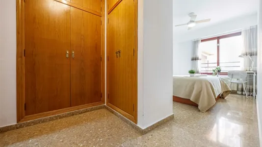 Rooms in el Camí de Vera - photo 4