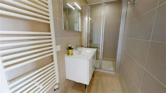 Rooms in Lyon - photo 4
