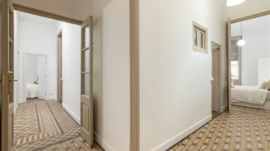 Rooms in Barcelona Ciutat Vella - photo 9