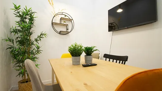 Rooms in Barcelona Ciutat Vella - photo 6