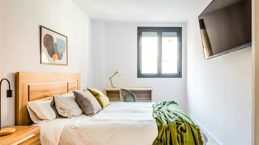 Rooms in Barcelona Sants-Montjuïc - photo 3