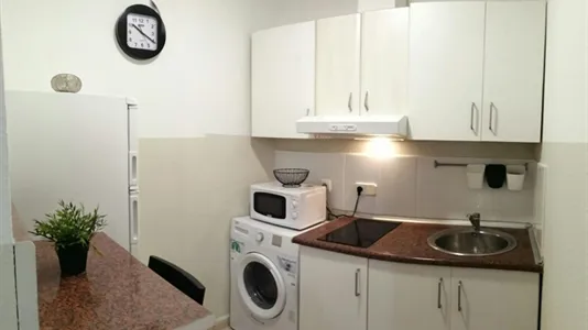 Rooms in Barcelona Ciutat Vella - photo 8