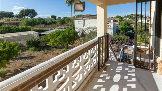 Houses in Montserrat - photo 8